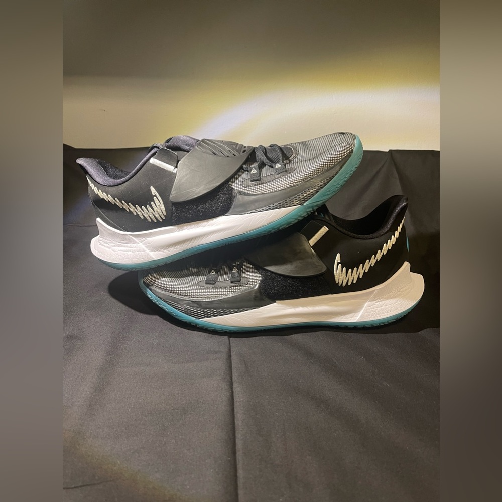 “Moon” Nike Kyrie 3 Low